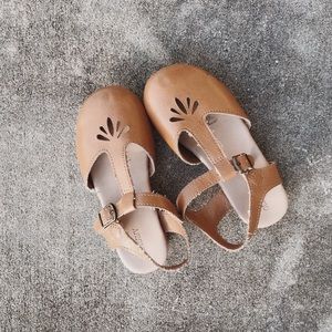 Toddler girls old navy tan retro clogs t strap